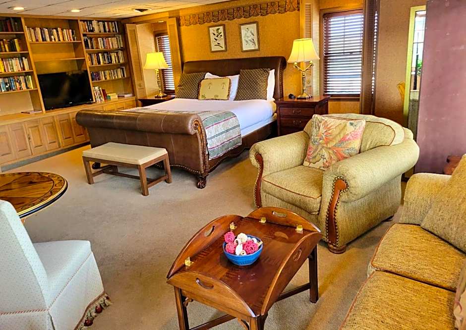 Altland House Inn & Suites