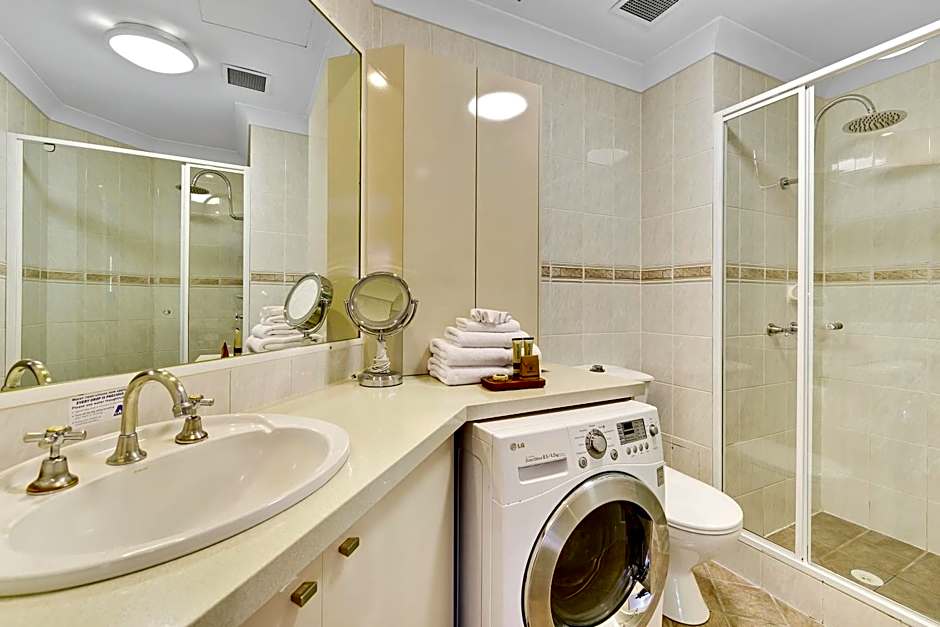 Manor Apartment Hotel