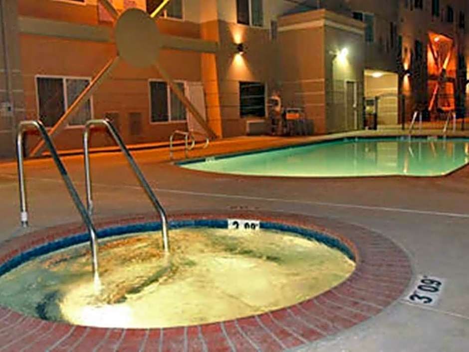 Holiday Inn Express Hotel & Suites Bakersfield Central By IHG