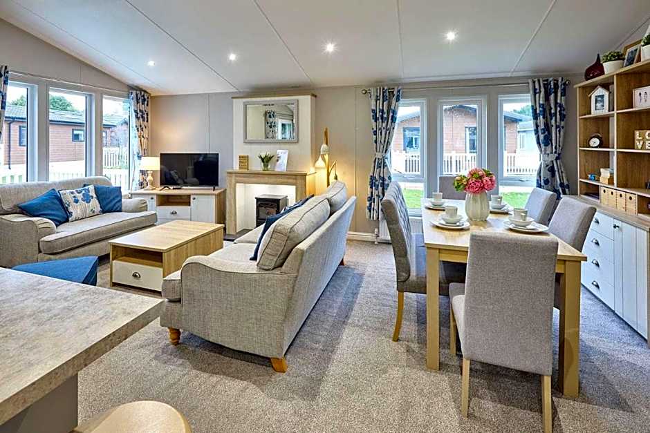The Haven Lodge with Hot Tub