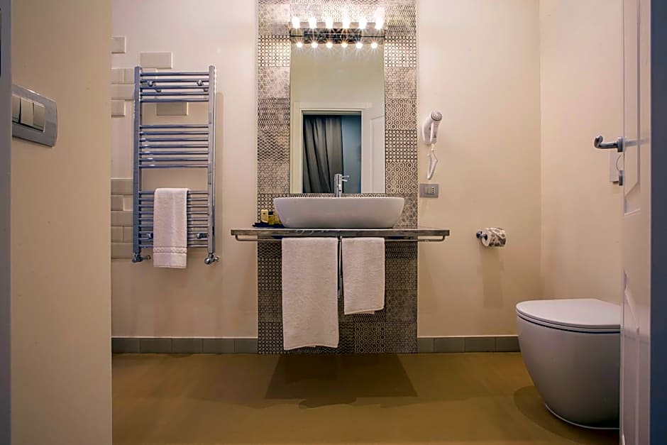 Trevi Contemporary Suite