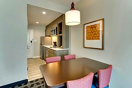 1 Bedroom Suite with 1 King
