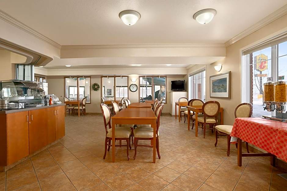 Super 8 by Wyndham High Level AB