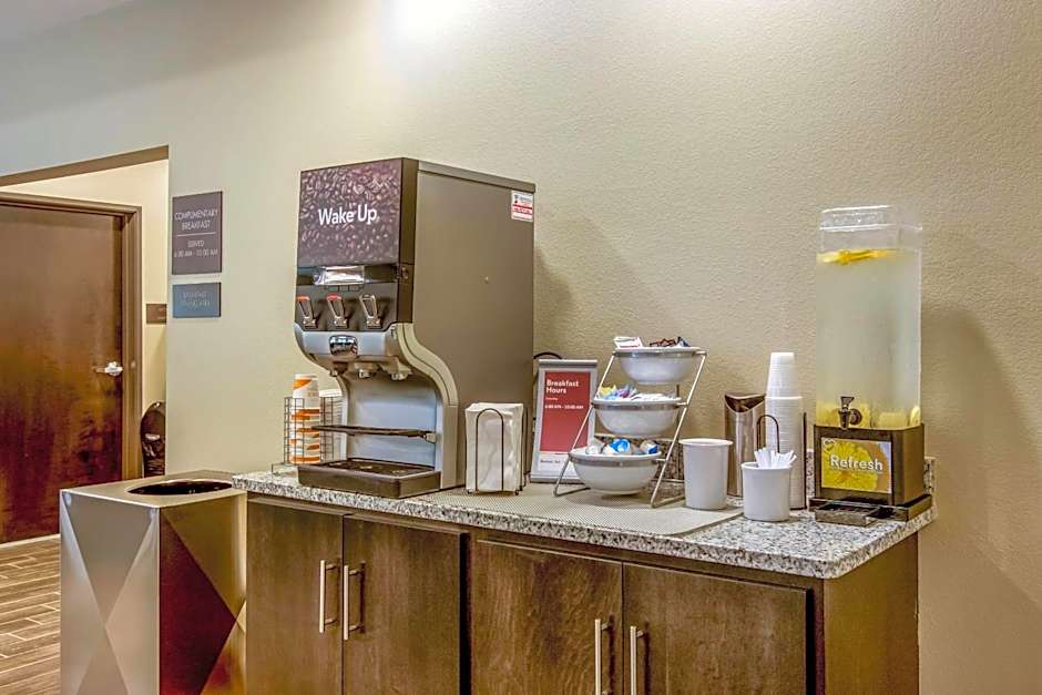 Comfort Suites Wooster near University Campus