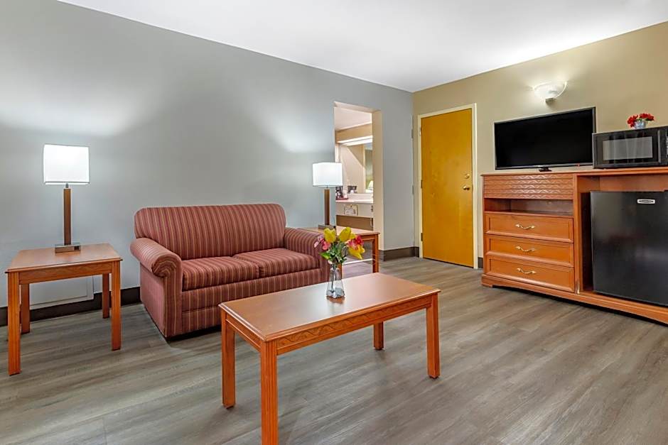 Econo Lodge & Suites Southern Pines - Pinehurst