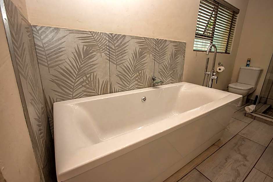 Bushbaby Valley Lodge