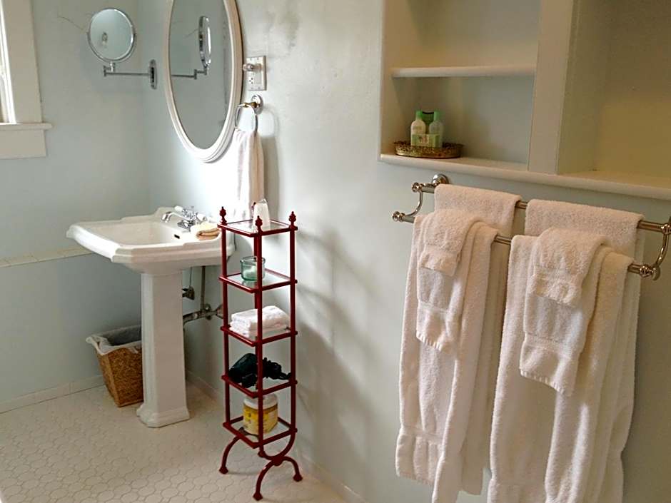 The Inn at Ragged Edge