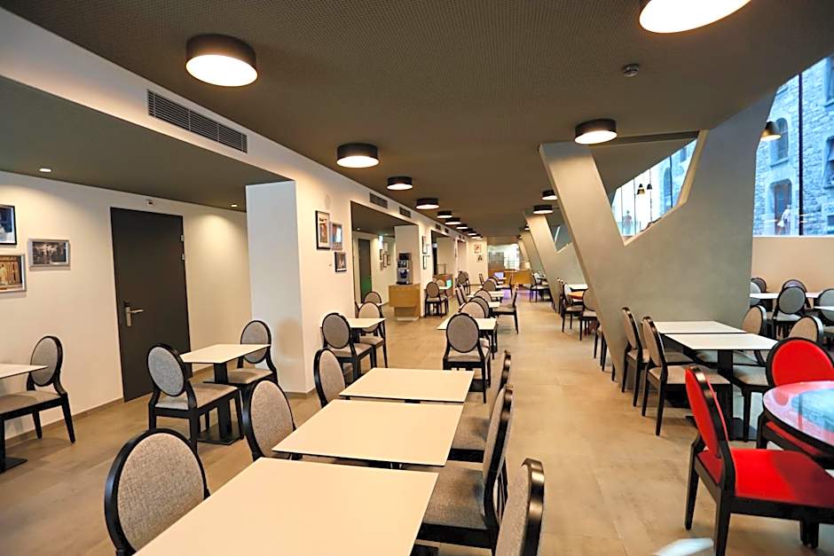 "The Freddie Mercury" Hotel