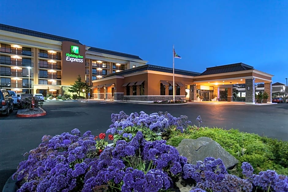 Holiday Inn Express At Monterey Bay