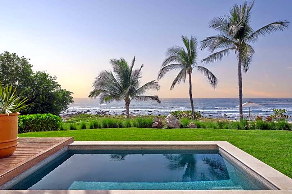Photo 1 of 8 of Deluxe Larger 1 Bedroom 1 King Bed Suite, Whirlpool, Beachfront