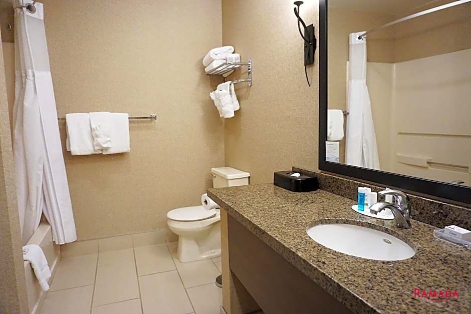 Ramada Hotel & Conference Center by Wyndham Kelowna