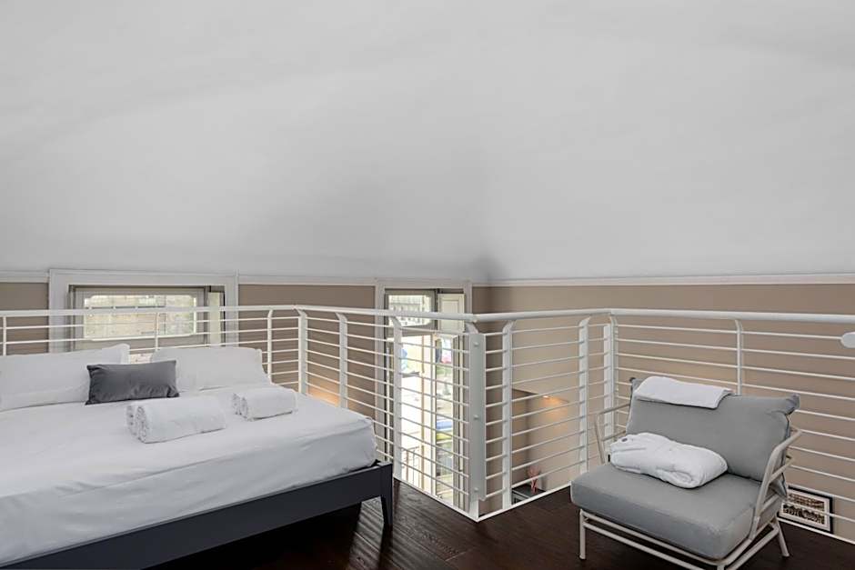 Q71 TIMELESS SUITES