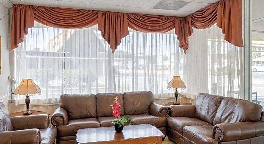 Rodeway Inn University