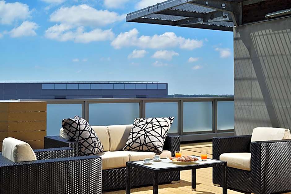UNA Hotels The One Milano Hotel & Residence