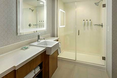 Suite, Multiple Beds (2 Queen Beds and 1 Double Sofa Bed)