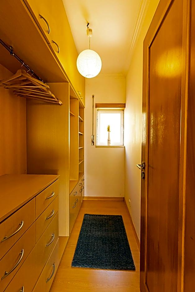 Pineapple Surf House