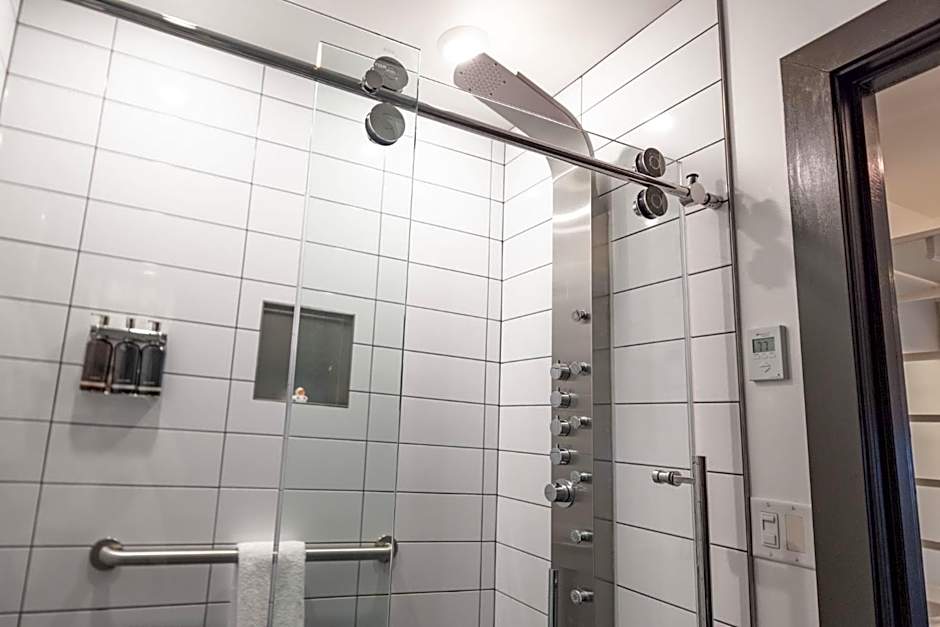 Silverbow Inn Hotel & Suites