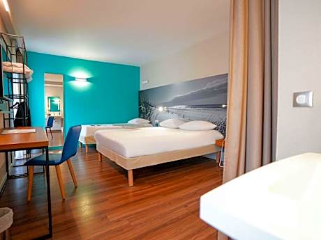 Standard Room with One Double Bed and One Single Bed