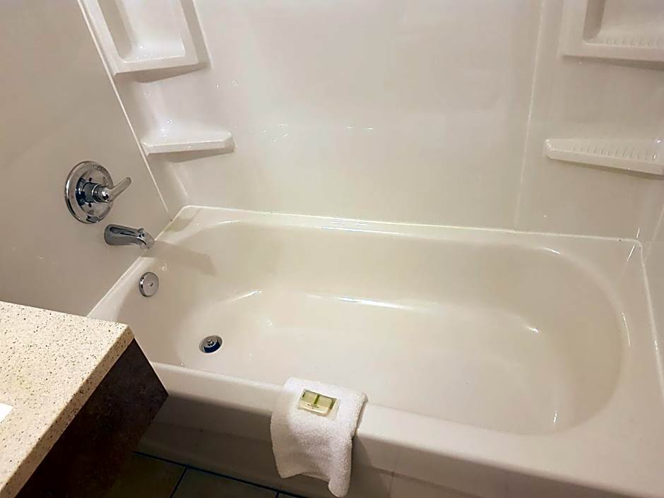 Parkway Motel & European Lodges