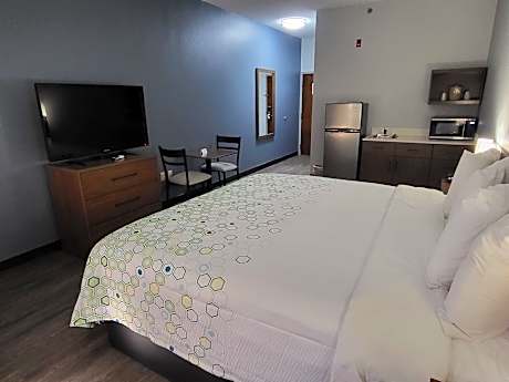 ADA Accessible Studio King Non-Smoking