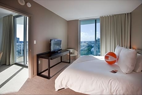 city view suite with one king bed