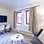 Easy Livin' Apartment Hotel