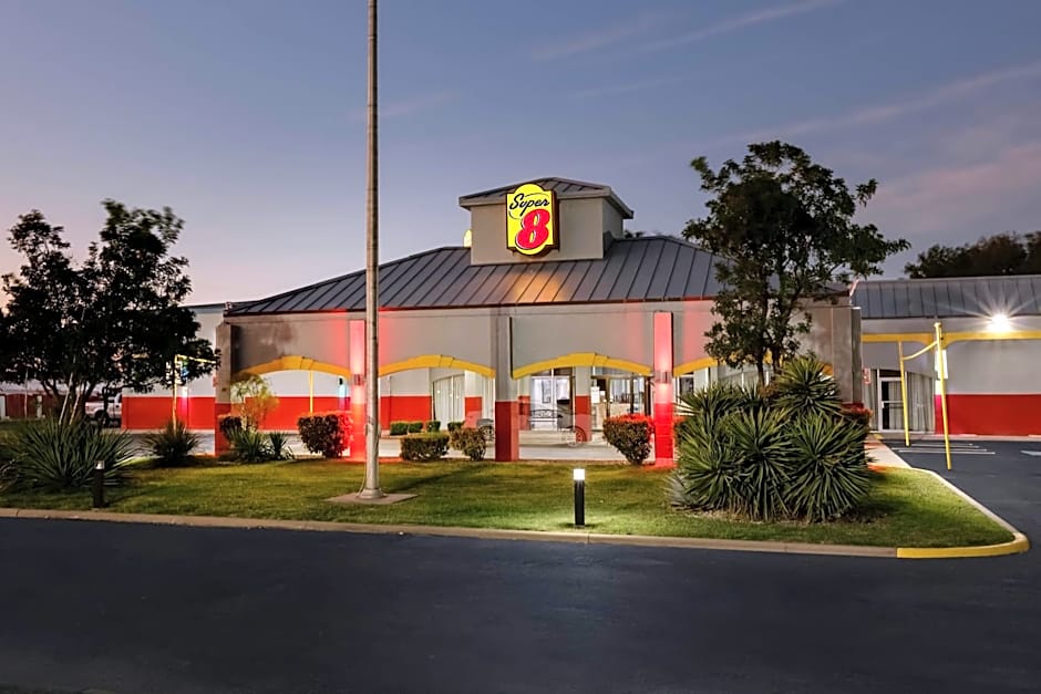 Super 8 by Wyndham Ft Stockton