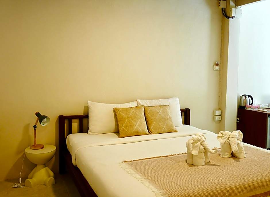 The Noi Guesthouse and Restaurant