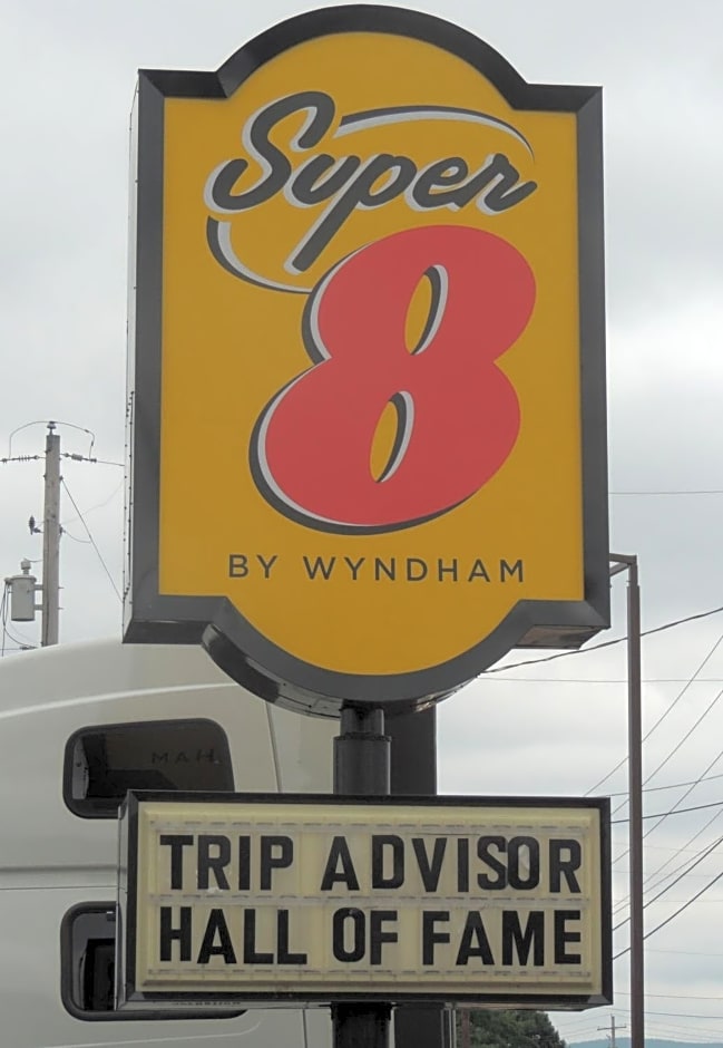 Super 8 by Wyndham Mifflinville Near Bloomsburg