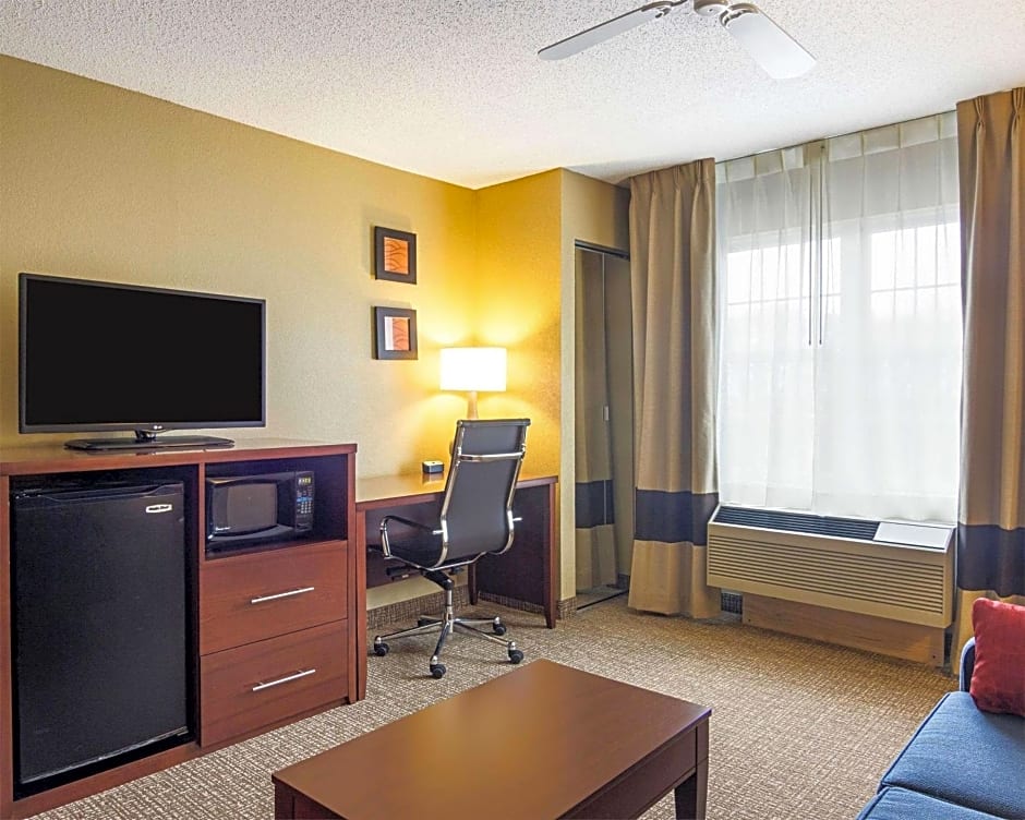 Comfort Inn & Suites Grafton-Cedarburg