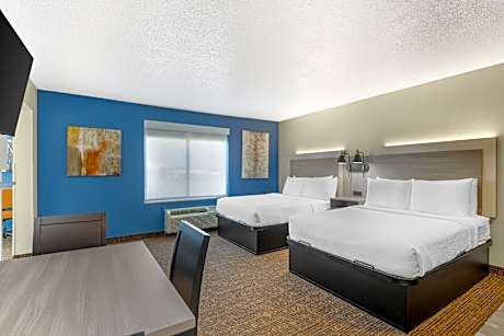 Family Suite with One King Bed and Two Queen Beds - Non-Smoking