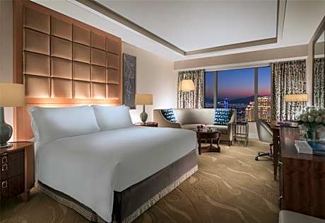 Deluxe King Room with Eiffel Tower View