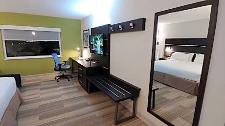 2 Double Beds Standard Balcony