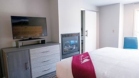 Deluxe King Room with Fireplace