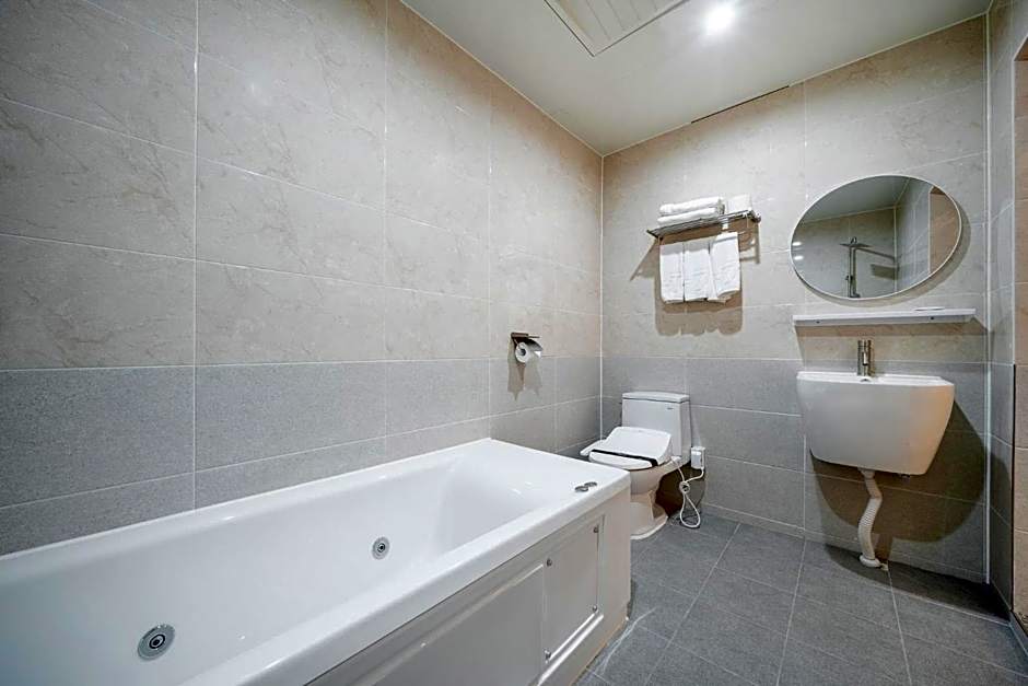 The 7 Business Hotel