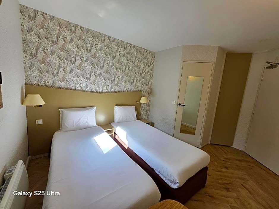 Kyriad Chantilly Hotel