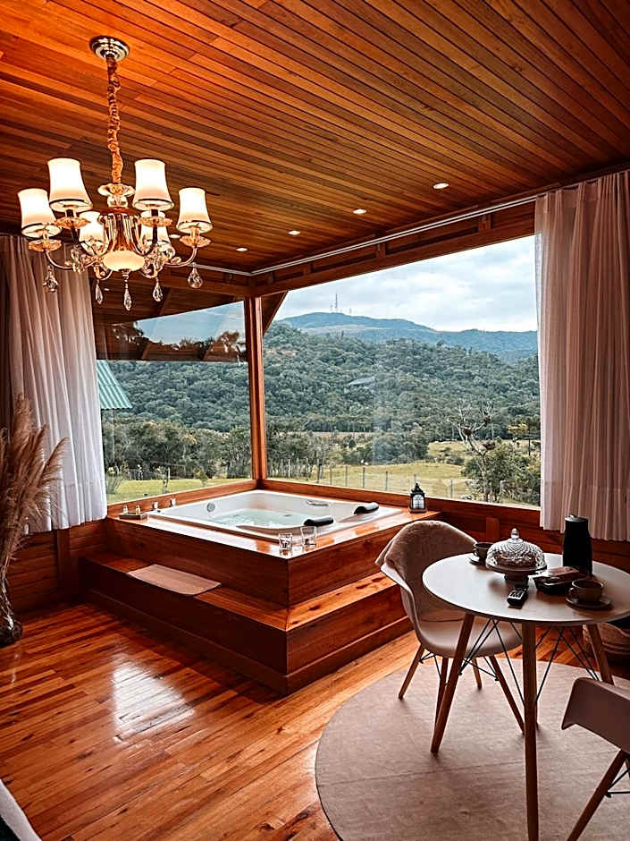 Romantic Getaway with Jacuzzi and Breakfast in Rancho Queimado