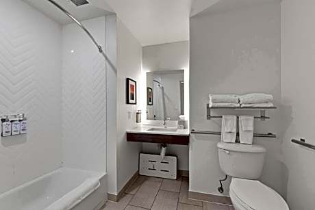 King Studio Suite - Mobility Access with Roll-in Shower