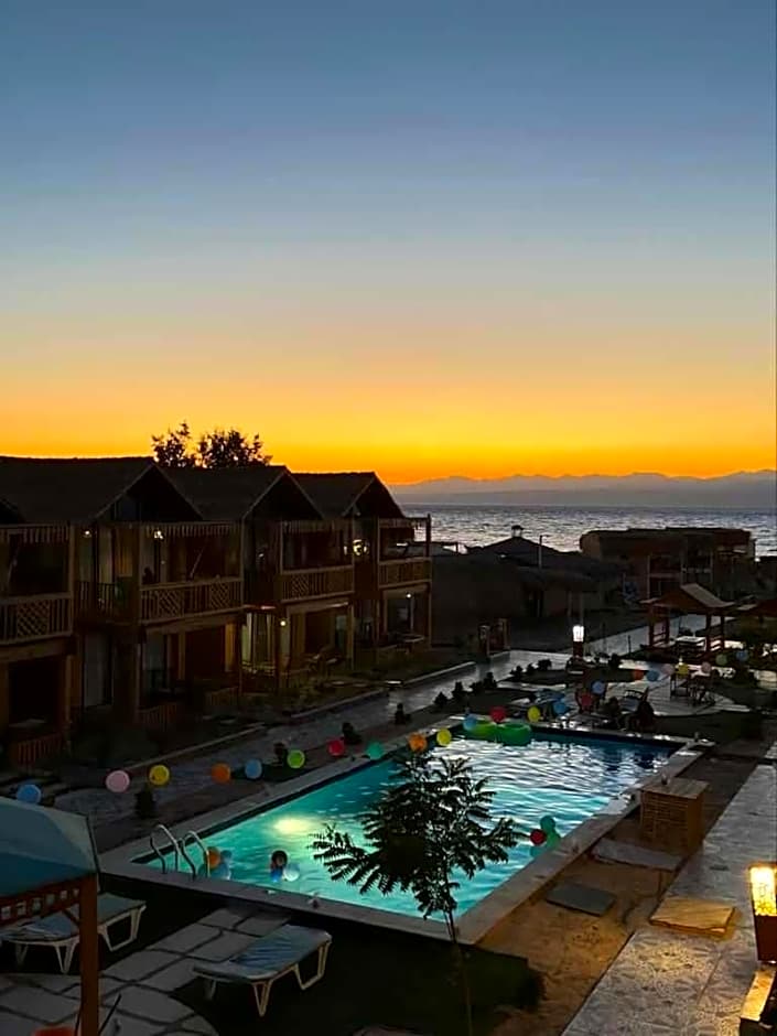 Green Beach Camp & Hotel