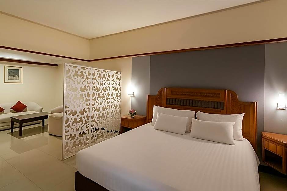 Photo 1 of 4 of Deluxe Grand 1 King Bed