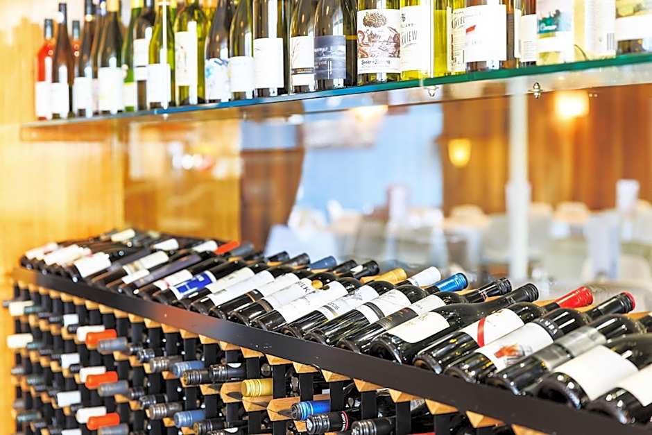 Riverfront Motel & Villas