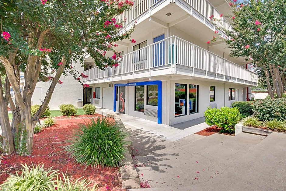 Motel 6-Columbus, OH - West