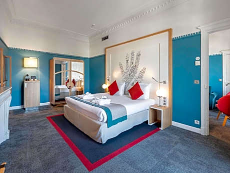 Suite with 1 double bed and 1 double sofa bed