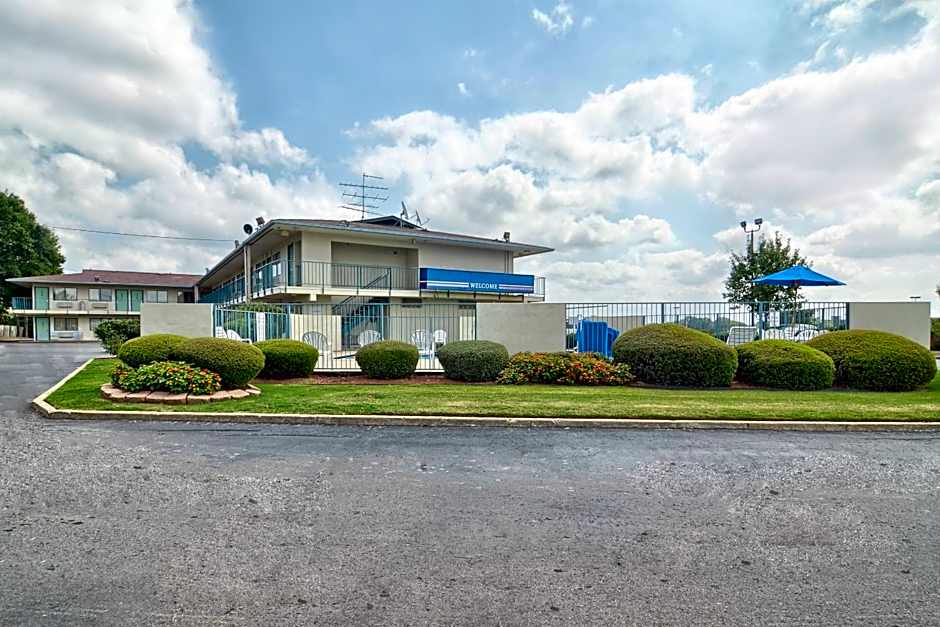 Skyline Inn