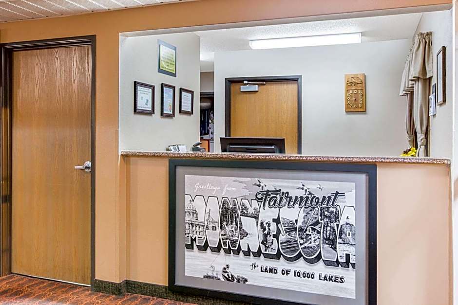 Super 8 by Wyndham Fairmont