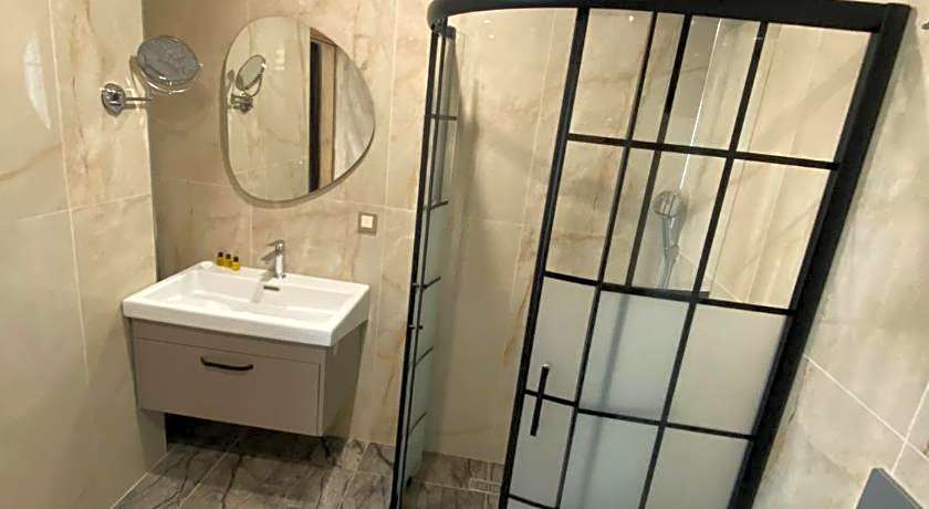 Rena Grand Residence & Suit