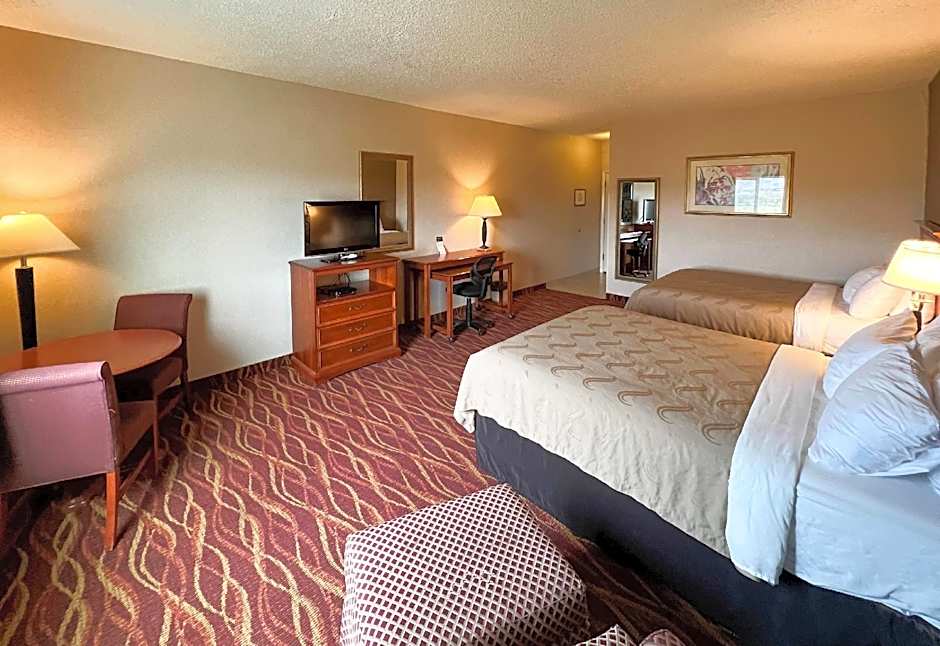 Quality Inn & Suites Grants - I-40