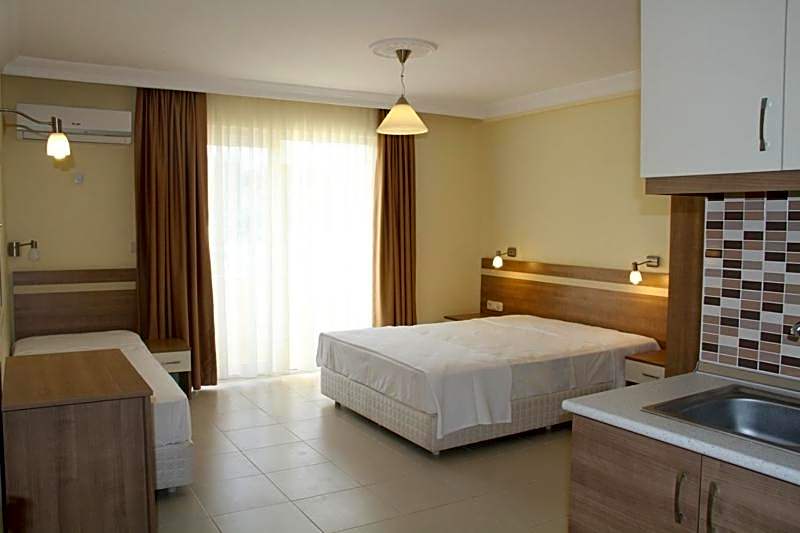 Catty Cats Garden Hotel