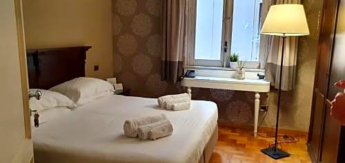 Smart Hotel Gallery House