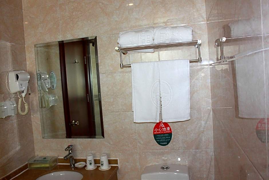 GreenTree Inn Zhenjiang Jurong Yalong Business Hotel